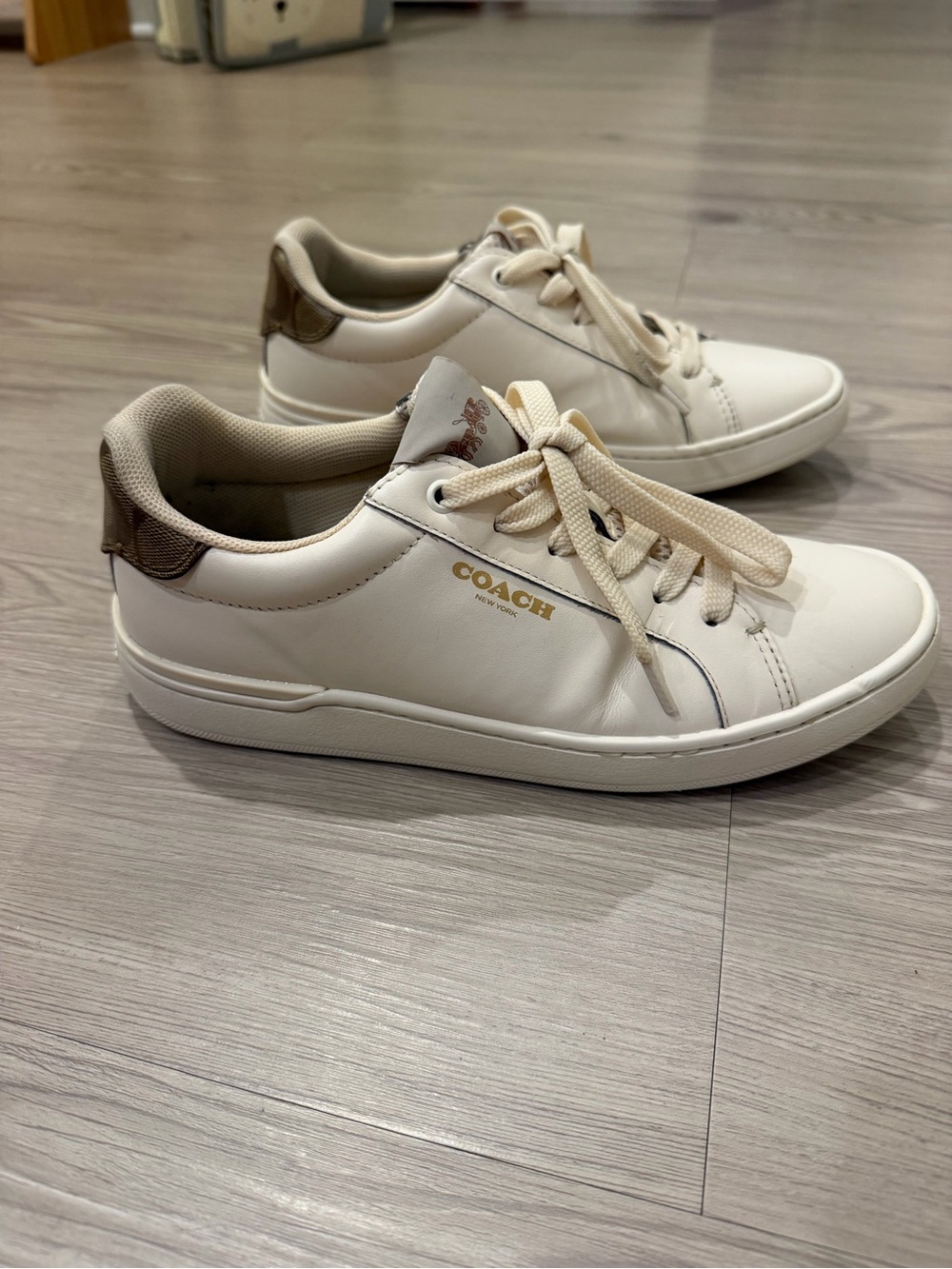 Coach Cream & Gold Low-Top Leather Sneakers size 8.5